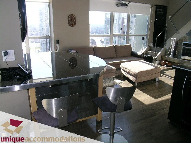 Bright living room with hardwood floors, city view, and modern furnishings. - 2001 - 1238 Richards Street, Vancouver Downtown