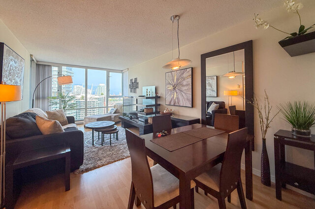Spacious living room with hardwood floors, city view, and modern furnishings. - 2602 - 1033 Marinaside Crescent, Vancouver Downtown