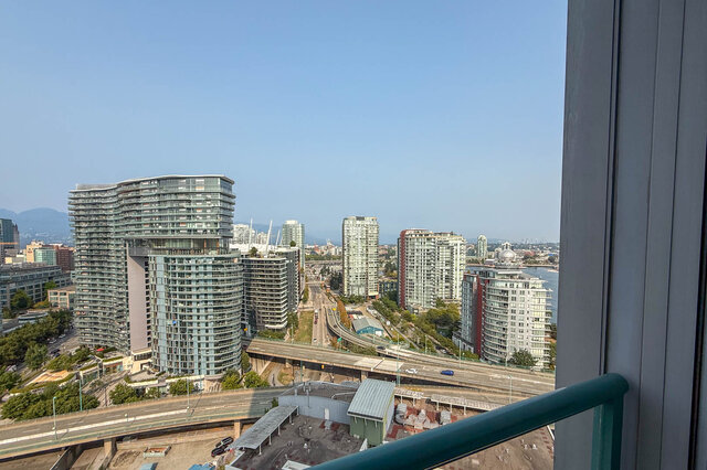 Spacious 1-bedroom condo with stunning city views and modern furnishings. - 2602 - 1033 Marinaside Crescent, Vancouver Downtown