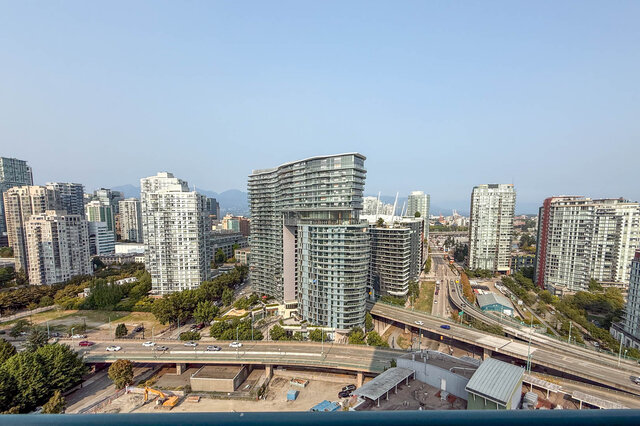 Spacious 1-bedroom condo with stunning city views and modern furnishings. - 2602 - 1033 Marinaside Crescent, Vancouver Downtown