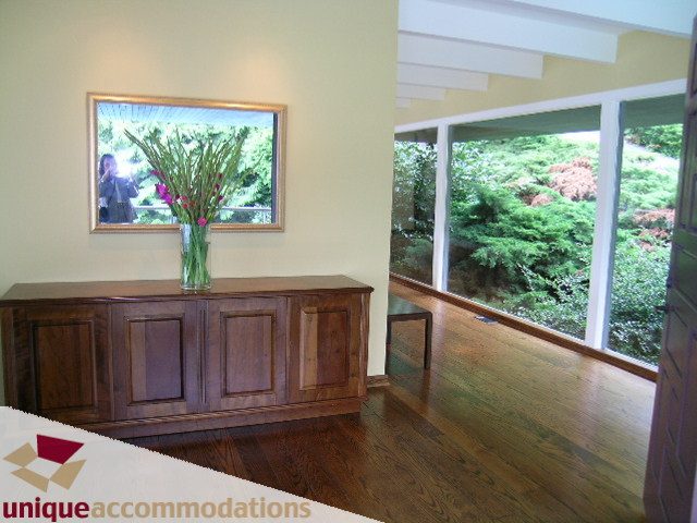 Furnished living room with hardwood floors and a view of greenery outside. - 6189 Nelson Avenue, West Vancouver