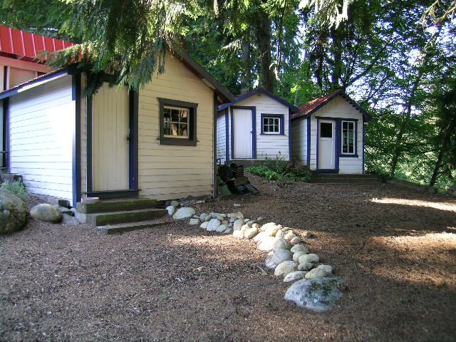 Bright, cozy 3-bedroom house with small garden and wooden shed. - 1250 Seymour Blvd, North Vancouver