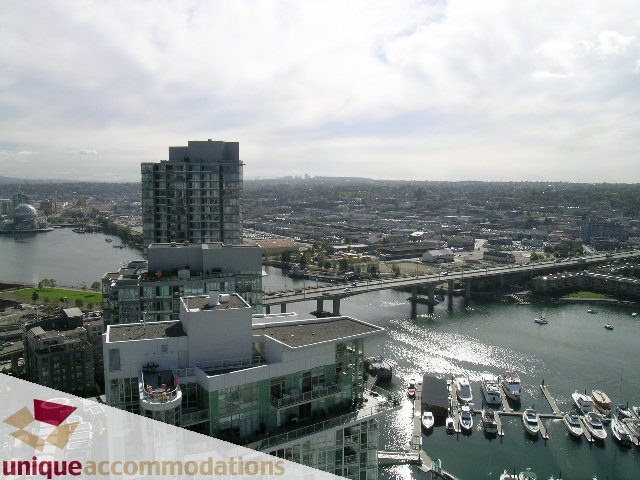 Bright living room with city view and waterfront access. - 3601-193 Aquarius Mews, Vancouver Downtown