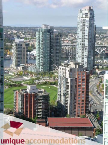 Furnished 3-bedroom + den condo with stunning city views and modern decor. - 3601-193 Aquarius Mews, Vancouver Downtown