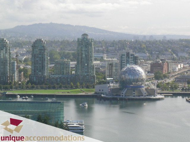 Furnished 3-bedroom + den condo with stunning city view and waterfront access. - 3601-193 Aquarius Mews, Vancouver Downtown