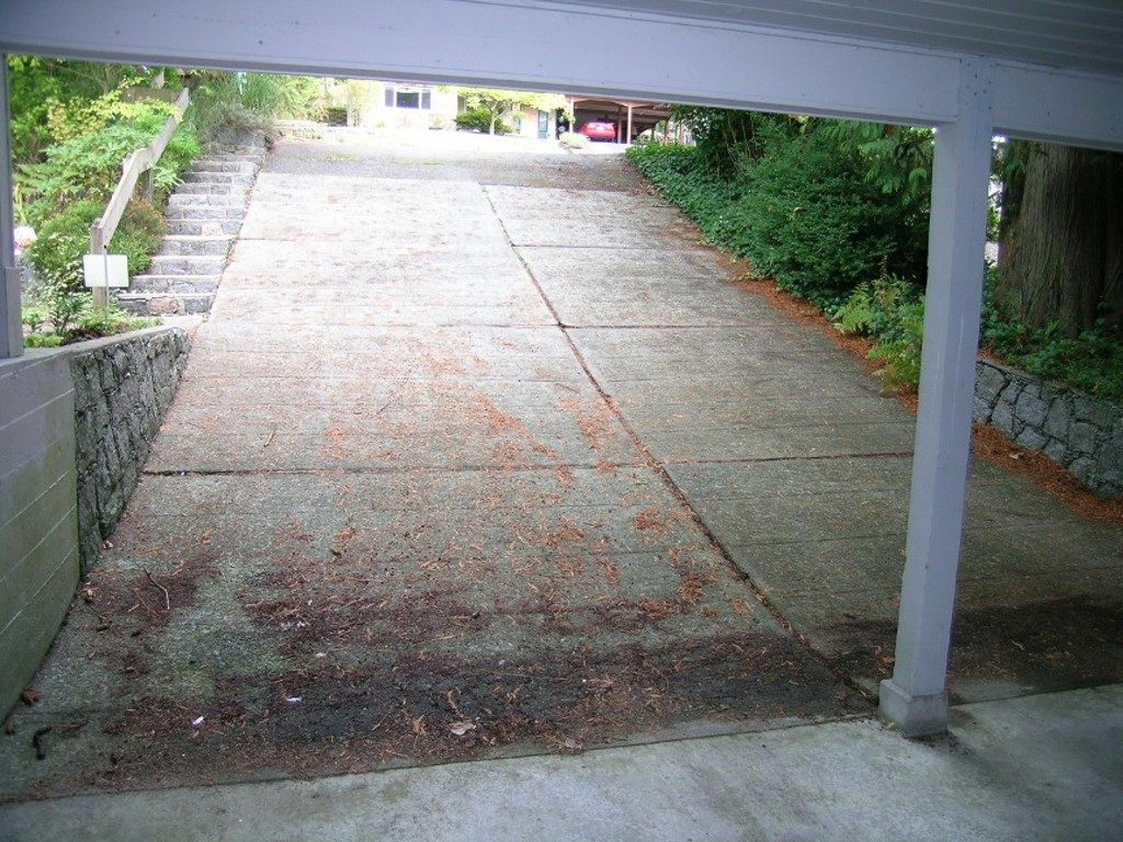 Furnished front porch with stone steps and concrete flooring. - 2331 Hyannis Drive, North Vancouver