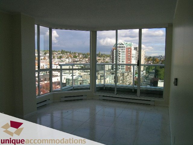 Bright living room with large windows offering a stunning city view. - PH1 - 125 West 2nd Street, North Vancouver
