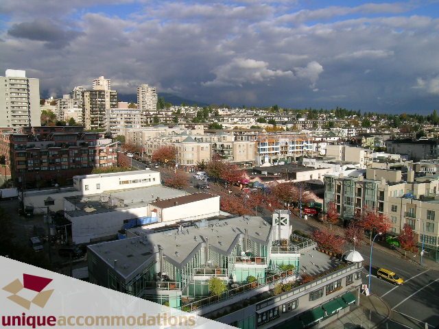 Bright living room with city view and modern furnishings. - PH1 - 125 West 2nd Street, North Vancouver