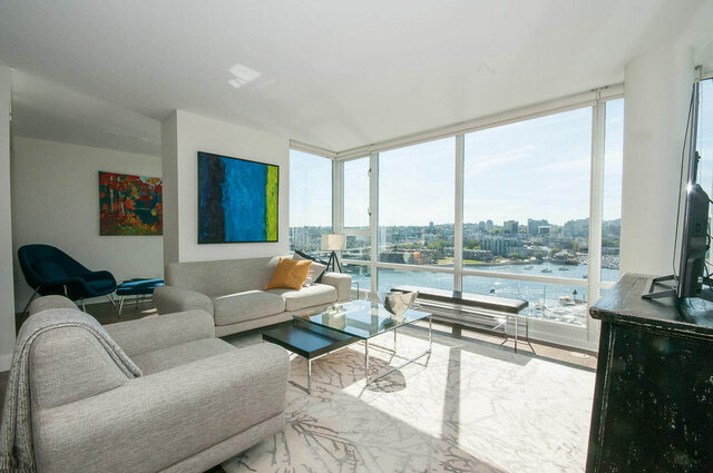 Living room with waterfront city view and contemporary furnishings. - 1703-1067 Marinaside Crescent, Vancouver Downtown