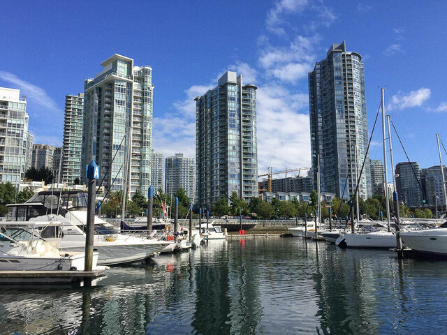 Spacious balcony with marina views and city skyline backdrop. - 1703-1067 Marinaside Crescent, Vancouver Downtown