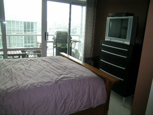Bedroom with city view and desk, cozy and furnished. - 1601 - 193 Aquarius Mews, Vancouver Downtown