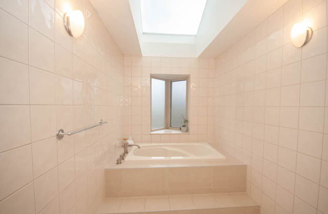 executive north vancouver townhouse rental highlands in the manor complex