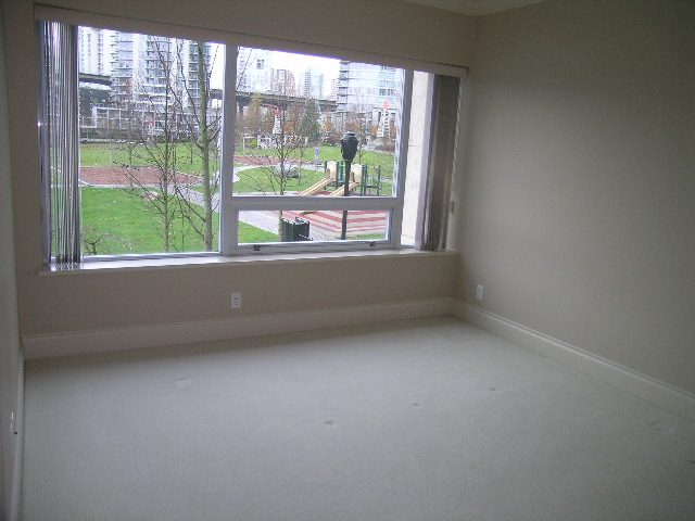 203 - 426 Beach Crescent - Condo - False Creek North - Photo 37 of 88