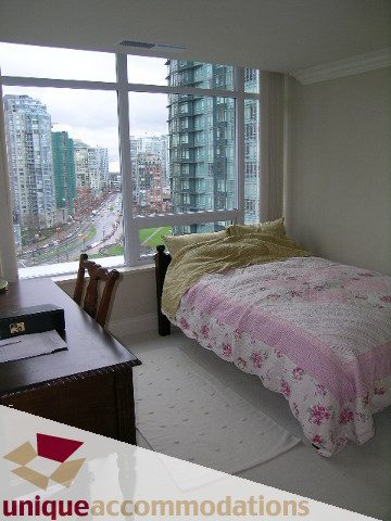 Furnished 2-bedroom condo with city view and modern decor. - 1805 - 428 Beach Crescent, Vancouver Downtown