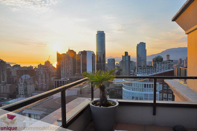 Spacious 2-bedroom + den condo with stunning city view and modern furnishings. - PH1 - 969 Richards Street, Vancouver Downtown