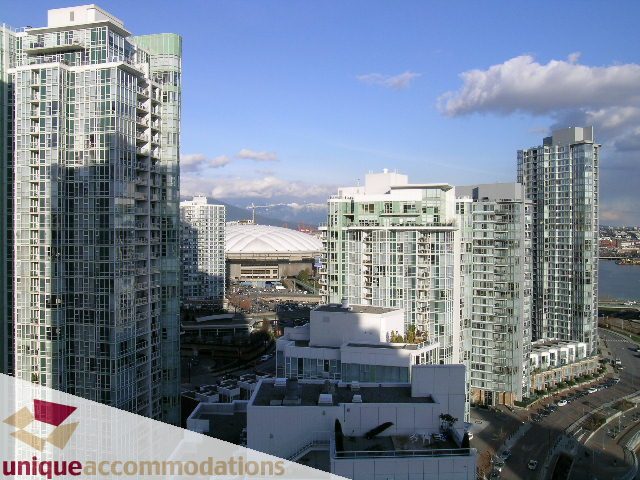 Furnished 2-bedroom + den condo with stunning city view. - 2502 - 1199 Marinaside Crescent, Vancouver Downtown