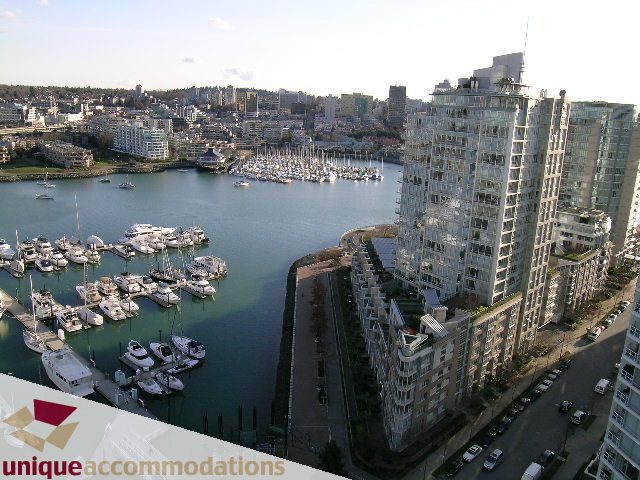 Furnished 2-bedroom + den condo with stunning marina and city views. - 2502 - 1199 Marinaside Crescent, Vancouver Downtown