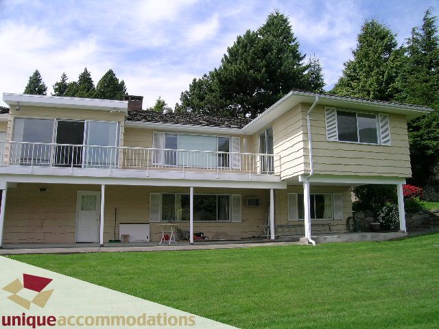 Bright 3-bedroom furnished house with large balconies and lush green lawn. - 94 Bonnymuir Drive, West Vancouver