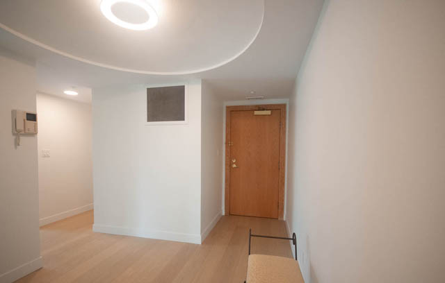 Bright living room with hardwood floors and a modern ceiling light. - 1901 - 909 Burrard Street, Vancouver Downtown