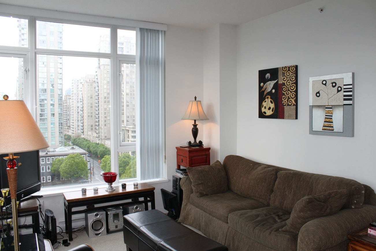 806 - 480 Robson St. - Condo - Downtown - Photo 2 of 29