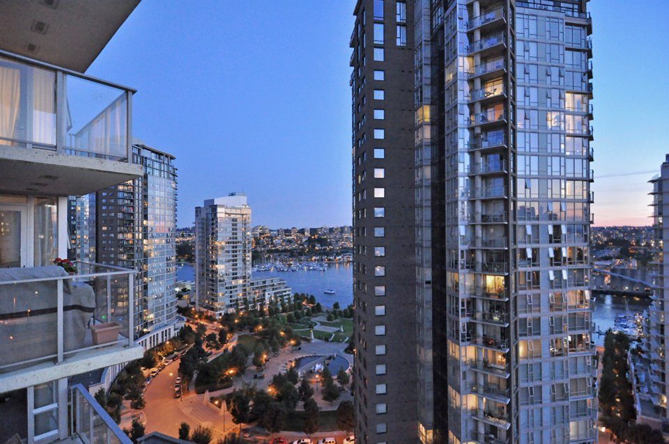 2003 - 550 Pacific Street - Condo - False Creek North - Photo 38 of 43