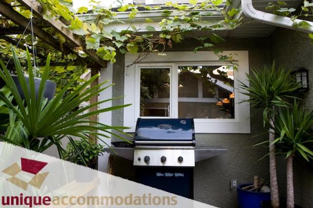 Bright living room with modern decor and outdoor patio access. - 2555 W 2nd Avenue, Vancouver West Side