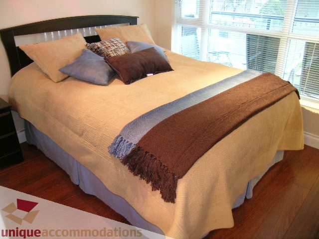 Spacious 1-bedroom + den condo with cozy bed setup, hardwood floors, and a city view. - 603 - 1328 West Pender, Vancouver Downtown