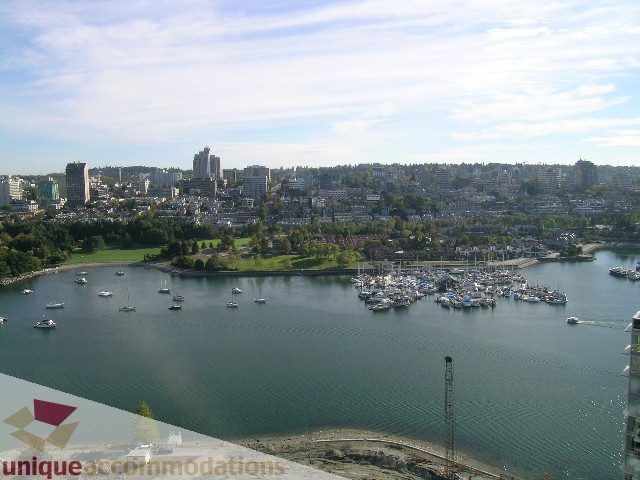 Spacious 3-bedroom condo with stunning city view and waterfront access. - 3005 - 1483 Homer Street, Vancouver Downtown