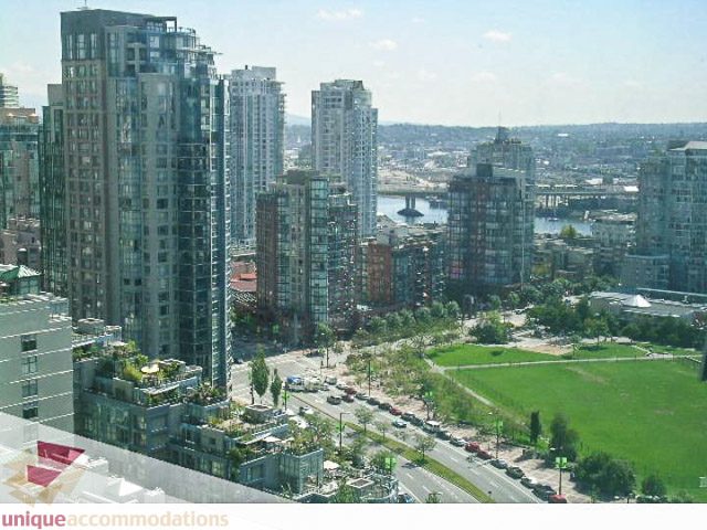 Furnished 1-bedroom + den with city view, modern furnishings, and large windows. - 2706 - 1438 Richards Street, Vancouver Downtown