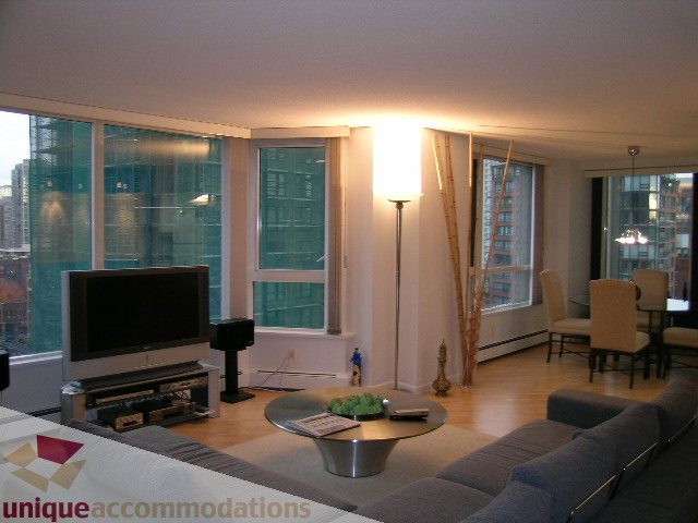 Spacious living room with hardwood floors, city view, and modern furnishings. - 1306-388 Drake St, Vancouver Downtown