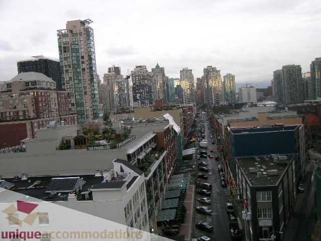 Spacious 2-bedroom + den condo with stunning city views and modern furnishings. - 1306-388 Drake St, Vancouver Downtown
