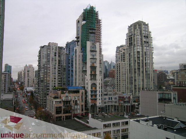 Spacious 2-bedroom + den condo with stunning city view, modern furnishings, and sleek design. - 1306-388 Drake St, Vancouver Downtown