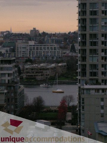 Spacious 2-bedroom + den condo with stunning city views and modern furnishings. - 1306-388 Drake St, Vancouver Downtown