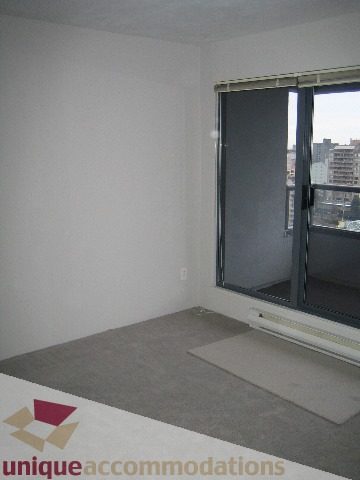 Bright living room with city view and carpeted floor. - 1906 - 1060 Alberni Street, Vancouver Downtown