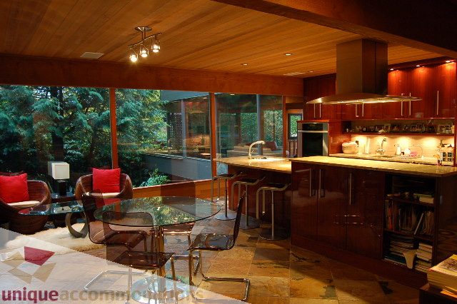 Furnished kitchen with hardwood floors, city view, and modern cabinetry. - 6290 Collingwood Street, Vancouver West Side