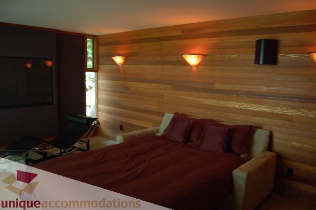 Furnished living room with wooden walls, modern lighting, and comfortable seating. - 6290 Collingwood Street, Vancouver West Side