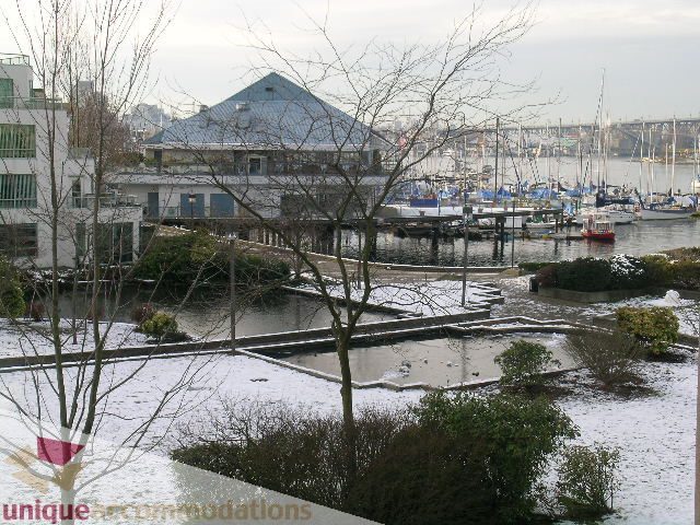 Furnished 1-bedroom condo with a view of the marina and snow-covered trees. - 313-525 Wheelhouse Square, Vancouver West Side