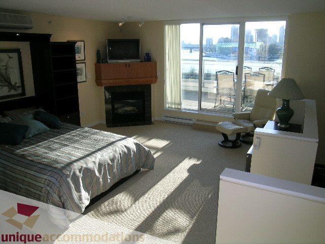 Spacious bedroom with city view and modern furnishings. - 305 - 1030 Quebec Street, Vancouver Downtown