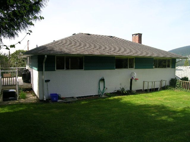 Spacious 3-bedroom + den house with a cozy front porch and lush green lawn. - 660 Blueridge Ave, North Vancouver