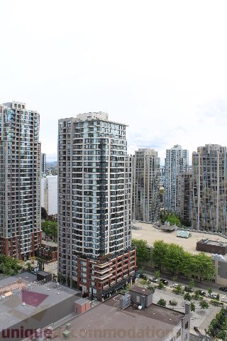 Furnished 2-bedroom + den with city view and modern furnishings. - 2103 - 1001 Homer Street, Vancouver Downtown