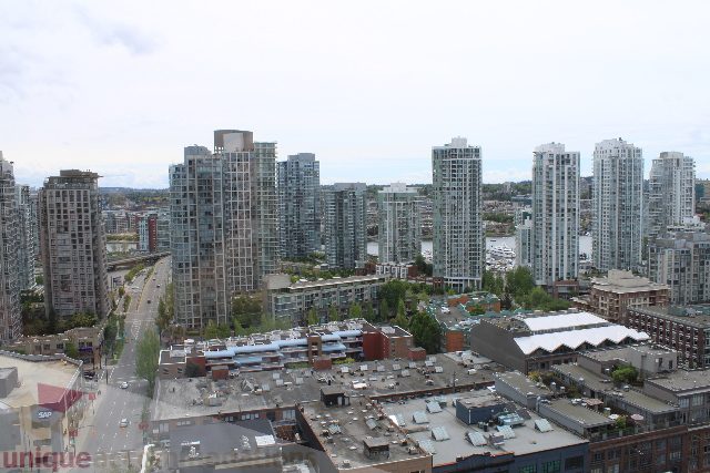 Furnished 2-bedroom + den with city view and modern furnishings. - 2103 - 1001 Homer Street, Vancouver Downtown