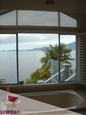 Bright bathroom with a stunning ocean view and large windows. - 100 Lions Bay Avenue, West Vancouver