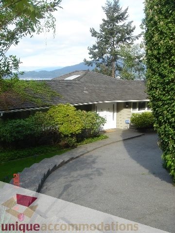 Furnished 4-bedroom house with a scenic view of the mountains and a well-maintained garden. - 100 Lions Bay Avenue, West Vancouver