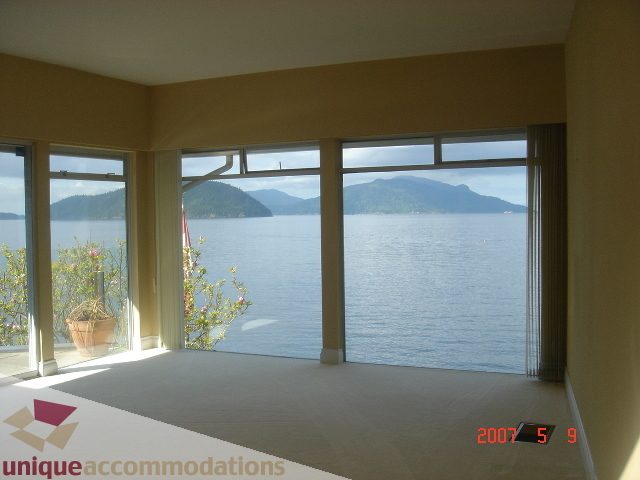 Spacious living room with floor-to-ceiling windows and stunning ocean view. - 100 Lions Bay Avenue, West Vancouver