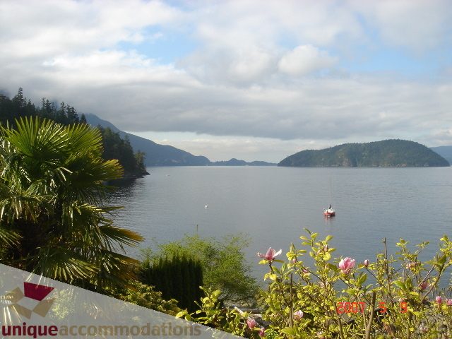 Furnished 4-bedroom house with stunning ocean view and lush greenery. - 100 Lions Bay Avenue, West Vancouver
