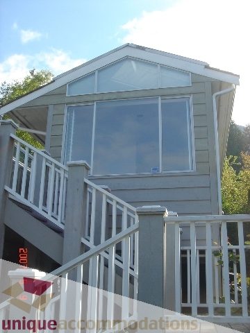 Furnished balcony with glass walls and white railings. - 100 Lions Bay Avenue, West Vancouver