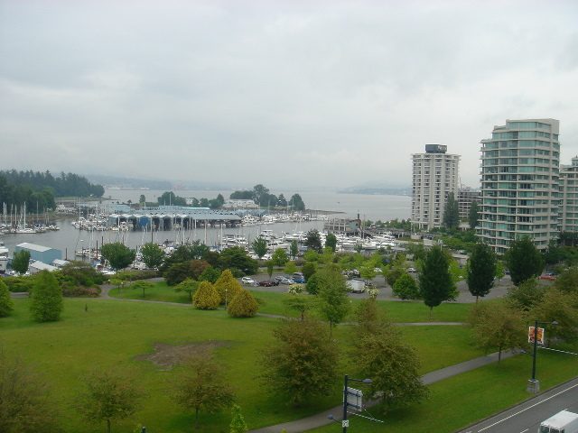 Furnished 2-bedroom + den condo with a stunning city view and marina access. - 902 - 1925 Alberni Street, Vancouver Downtown