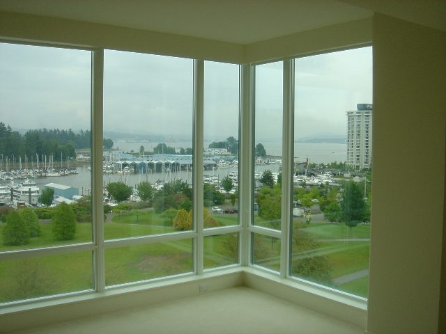 Bright living room with expansive city view and waterfront marina. - 902 - 1925 Alberni Street, Vancouver Downtown