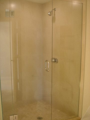 Furnished shower with glass doors and beige tiles. - 902 - 1925 Alberni Street, Vancouver Downtown