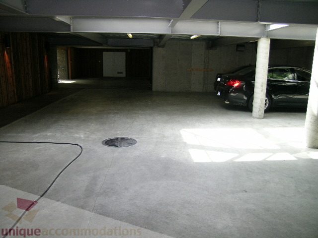 Garage with concrete floor and column. - 455 Keith Road, West Vancouver